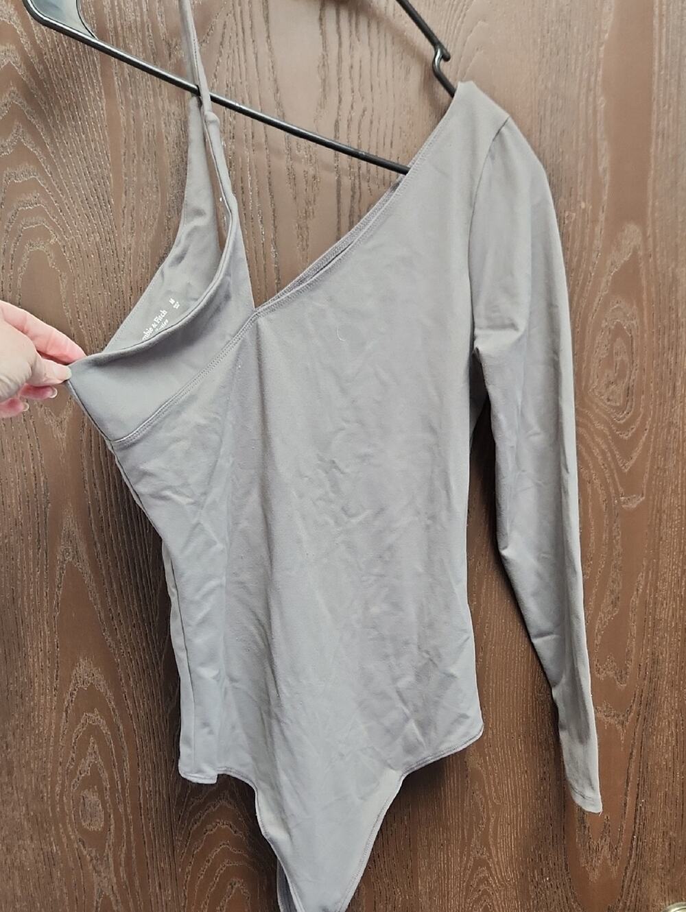 Abercrombie & Fitch One-Shoulder Long Sleeve Bodysuit — Light Gray